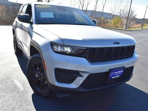 Used 2024 Jeep Grand Cherokee Altitude image 2