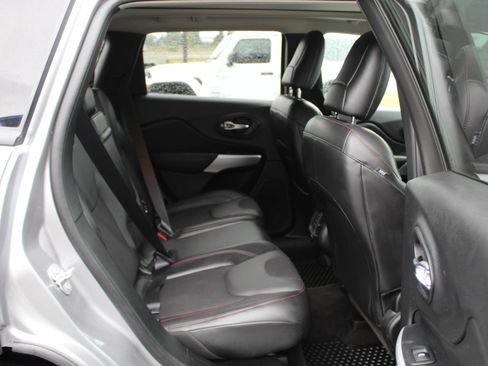 Used 2018 Jeep Cherokee Trailhawk w/ Comfort/Convenience Group AWD/4WD image 20