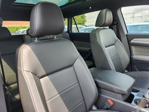 Used 2023 Volkswagen Atlas Cross Sport SE w/ Panoramic Sunroof Package AWD/4WD image 12