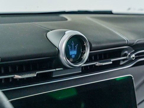 Used 2025 Maserati Grecale Modena image 33