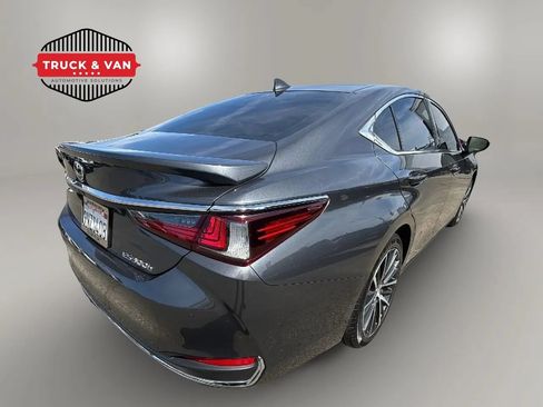 Used 2024 Lexus ES 300h w/ Premium Package FWD image 5