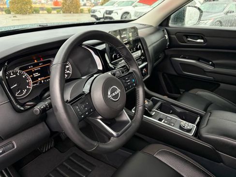 Certified 2025 Nissan Pathfinder SL image 14