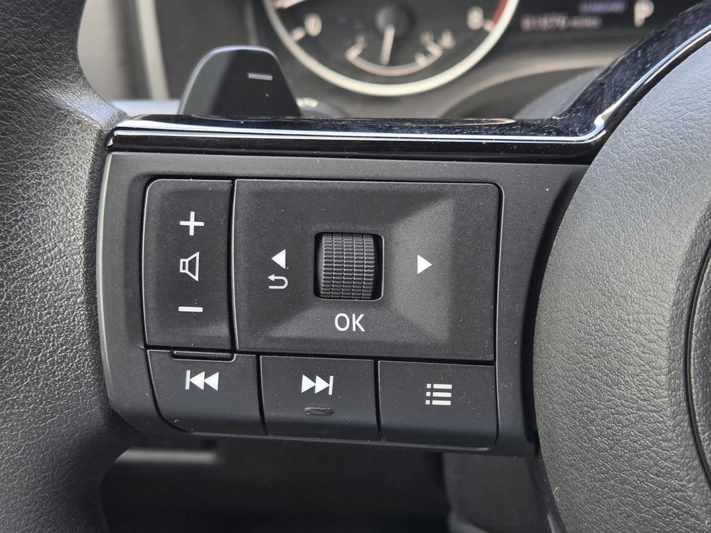 Used 2023 Nissan Rogue SV FWD image 21