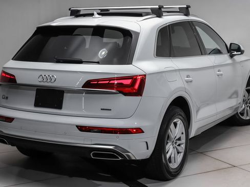 Used 2024 Audi Q5 2.0T Premium w/ Convenience Package AWD/4WD image 3