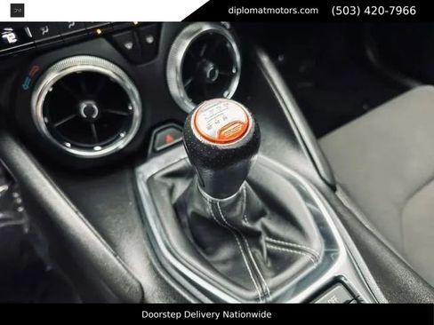 Used 2018 Chevrolet Camaro SS RWD image 35