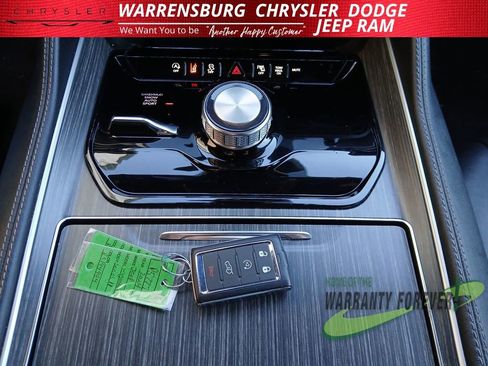 Used 2024 Jeep Wagoneer L Series II w/ Flexible Seating Group image 27