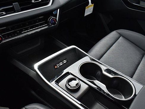 New 2026 Chevrolet Equinox LT w/ Convenience Package II image 12