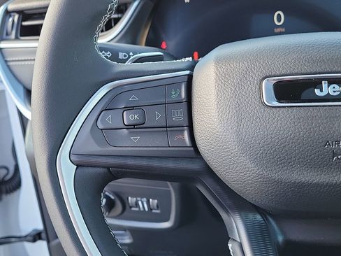 New 2025 Jeep Grand Cherokee Laredo X w/ Luxury Tech Group I image 25