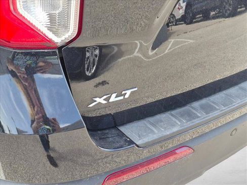 Used 2023 Ford Explorer XLT AWD/4WD image 13