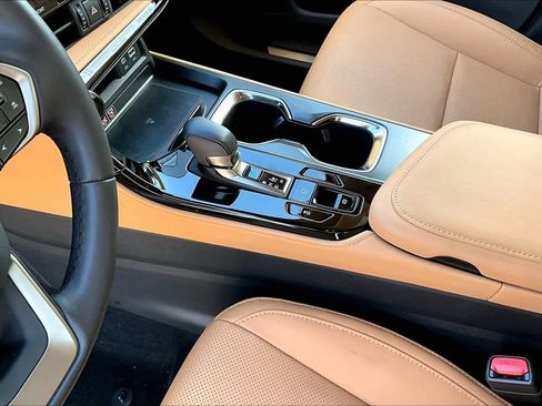 Used 2025 Lexus NX 250 FWD w/ Towing Package (2000 Lbs) image 17