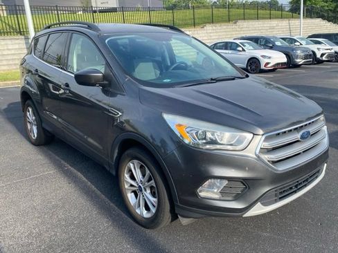 Used 2017 Ford Escape SE w/ Equipment Group 201A AWD/4WD image 8