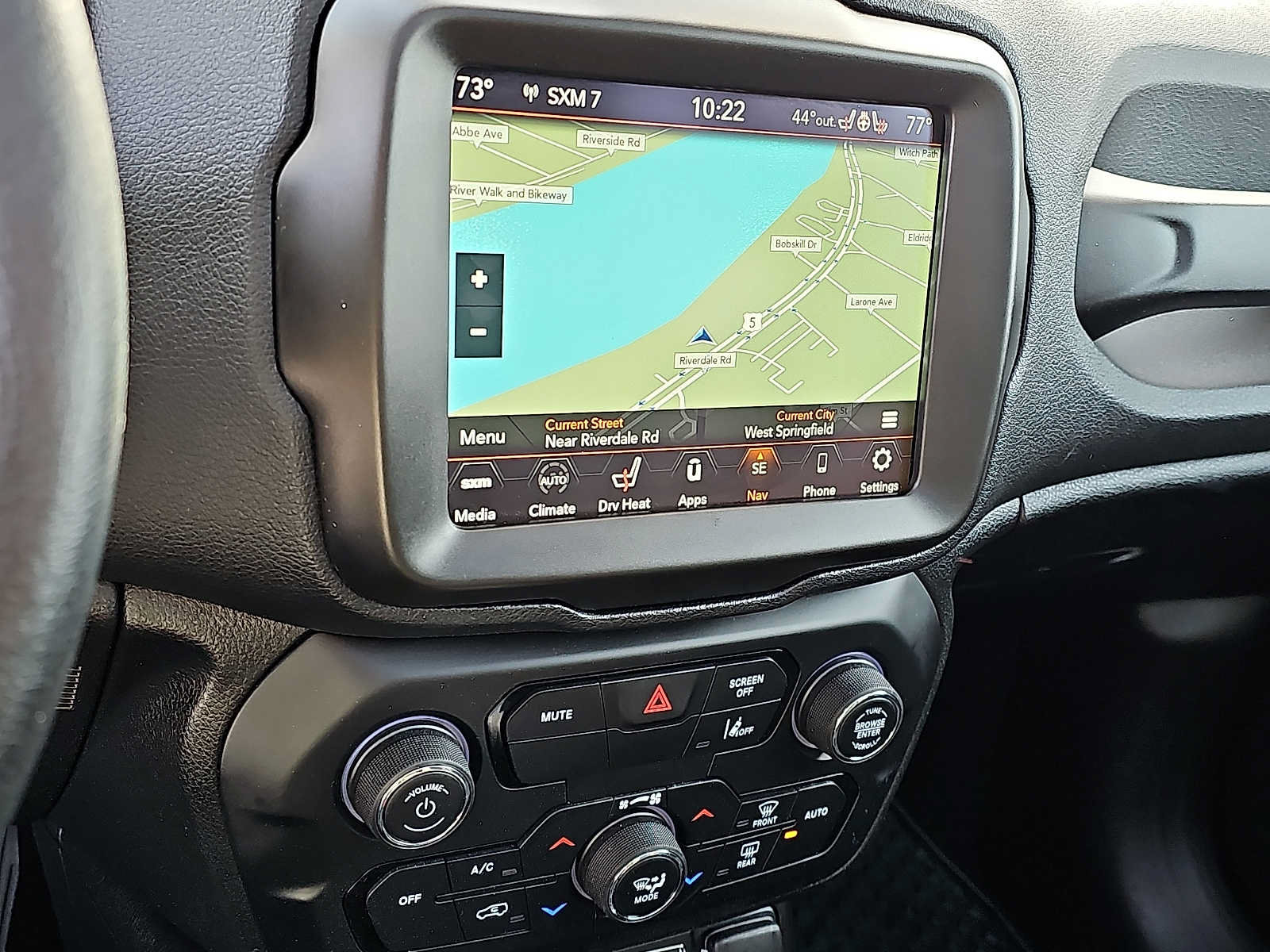 Certified 2023 Jeep Renegade Latitude w/ Sun/Sound Group AWD/4WD image 17