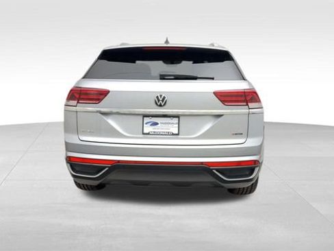 Used 2021 Volkswagen Atlas Cross Sport SE image 3