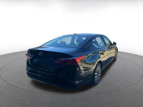 Used 2025 Nissan Altima 2.5 SV FWD image 15