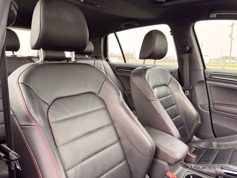 Used 2016 Volkswagen Golf 4-Door image 33