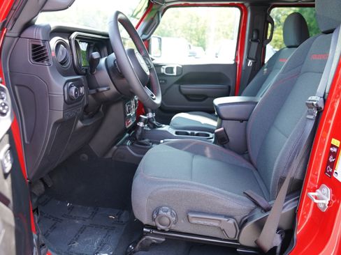 Used 2024 Jeep Wrangler Unlimited Rubicon AWD/4WD image 4