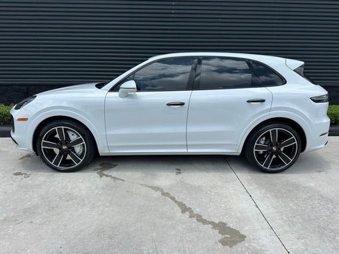 Certified 2019 Porsche Cayenne Turbo AWD/4WD image 2