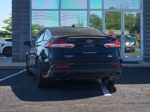 Used 2019 Ford Fusion SE w/ Equipment Group 151A FWD image 4