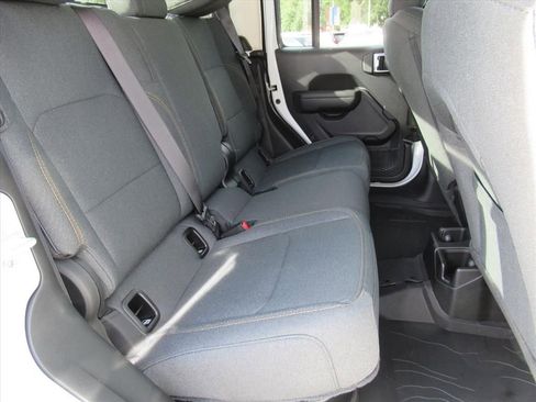 New 2025 Jeep Gladiator Sport image 28