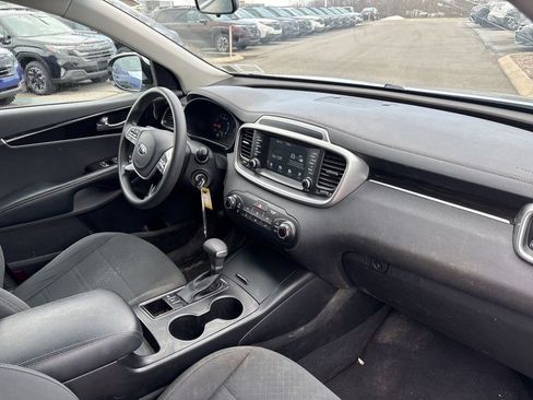 Used 2020 Kia Sorento LX image 8