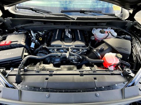 Used 2025 Cadillac Escalade V w/ LPO, ONYX Package image 31