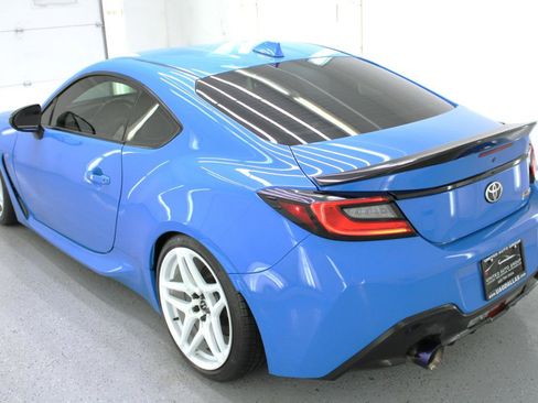 Used 2022 Toyota GR86 RWD image 7