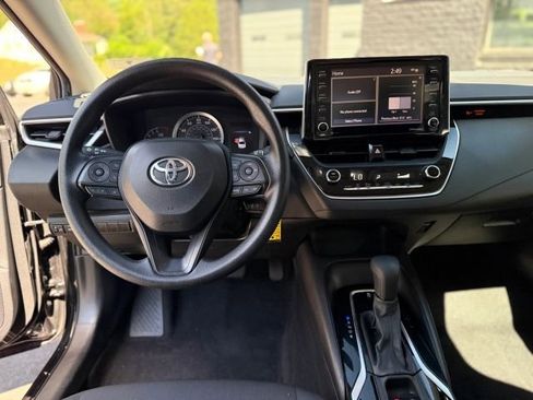 Used 2021 Toyota Corolla LE image 19