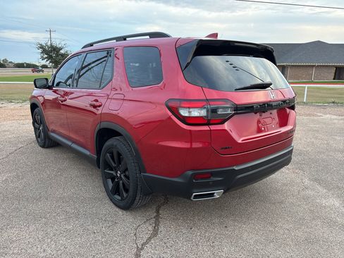 Used 2025 Honda Pilot Black Edition image 3