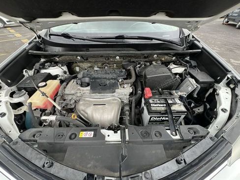 Used 2018 Toyota RAV4 LE FWD image 21
