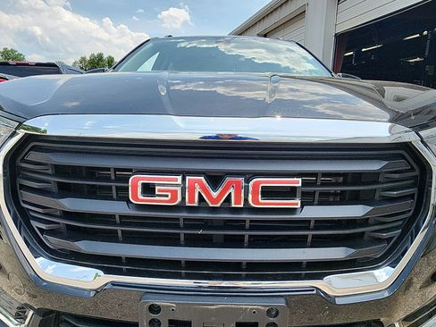 Used 2024 GMC Terrain SLE w/ Driver Convenience Package FWD image 11