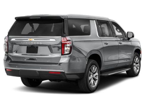 Used 2024 Chevrolet Suburban LT w/ Luxury Package RWD image 2