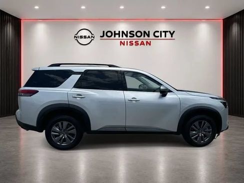 Used 2025 Nissan Pathfinder SV AWD/4WD image 3