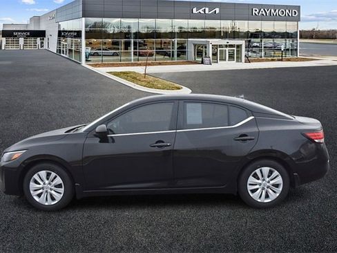 Used 2025 Nissan Sentra S image 6