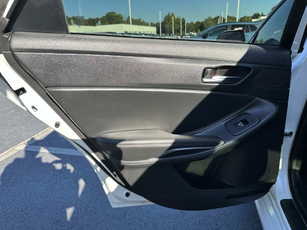 Used 2022 Toyota Avalon XSE FWD image 12