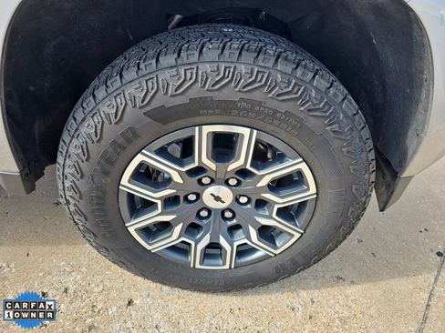 Used 2025 Chevrolet Colorado Z71 AWD/4WD image 3