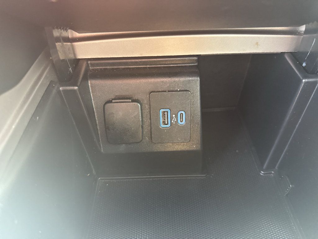 Used 2020 Ford Explorer Limited AWD/4WD image 17