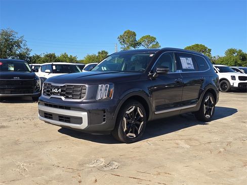 New 2025 Kia Telluride S image 4