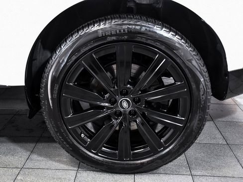 Used 2025 Land Rover Range Rover SE image 8