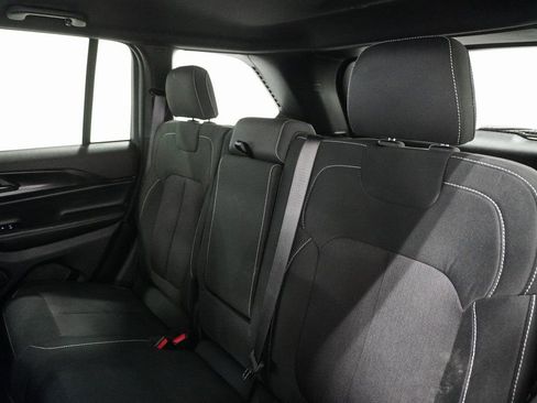 Certified 2025 Jeep Grand Cherokee Laredo w/ Luxury Tech Group I image 15