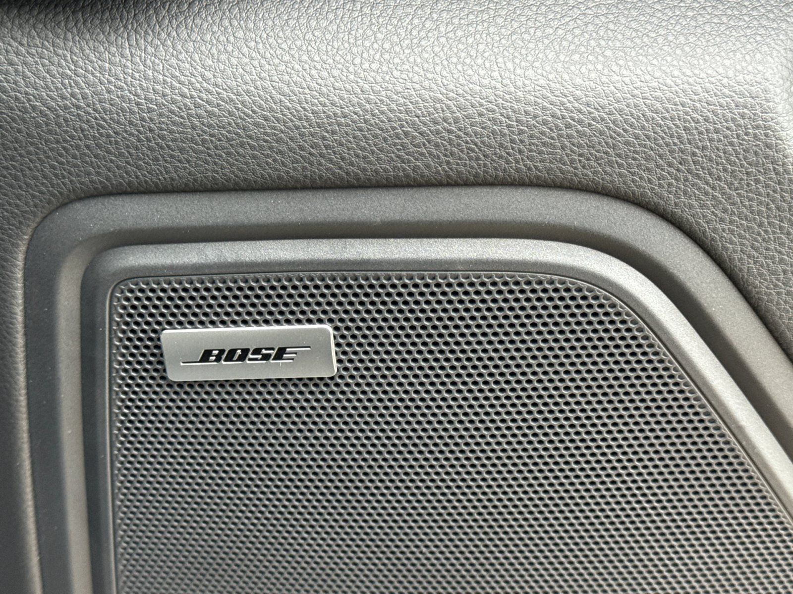 Certified 2026 Porsche Macan Turbo AWD/4WD image 21