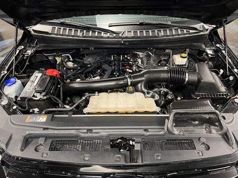 Used 2023 Ford Expedition XLT image 31