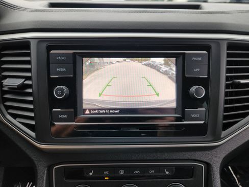 Used 2022 Volkswagen Atlas Cross Sport SE FWD image 19