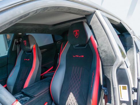 Used 2023 Lamborghini Urus Performante AWD/4WD image 55