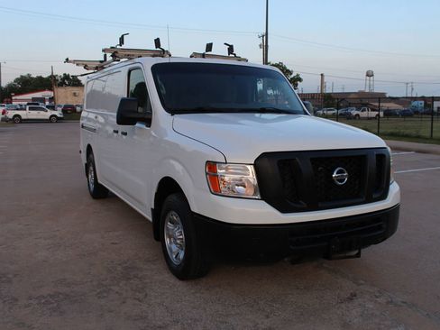 Used 2021 Nissan NV 2500 SV image 3