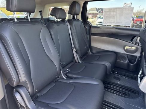 New 2026 Kia Carnival image 18