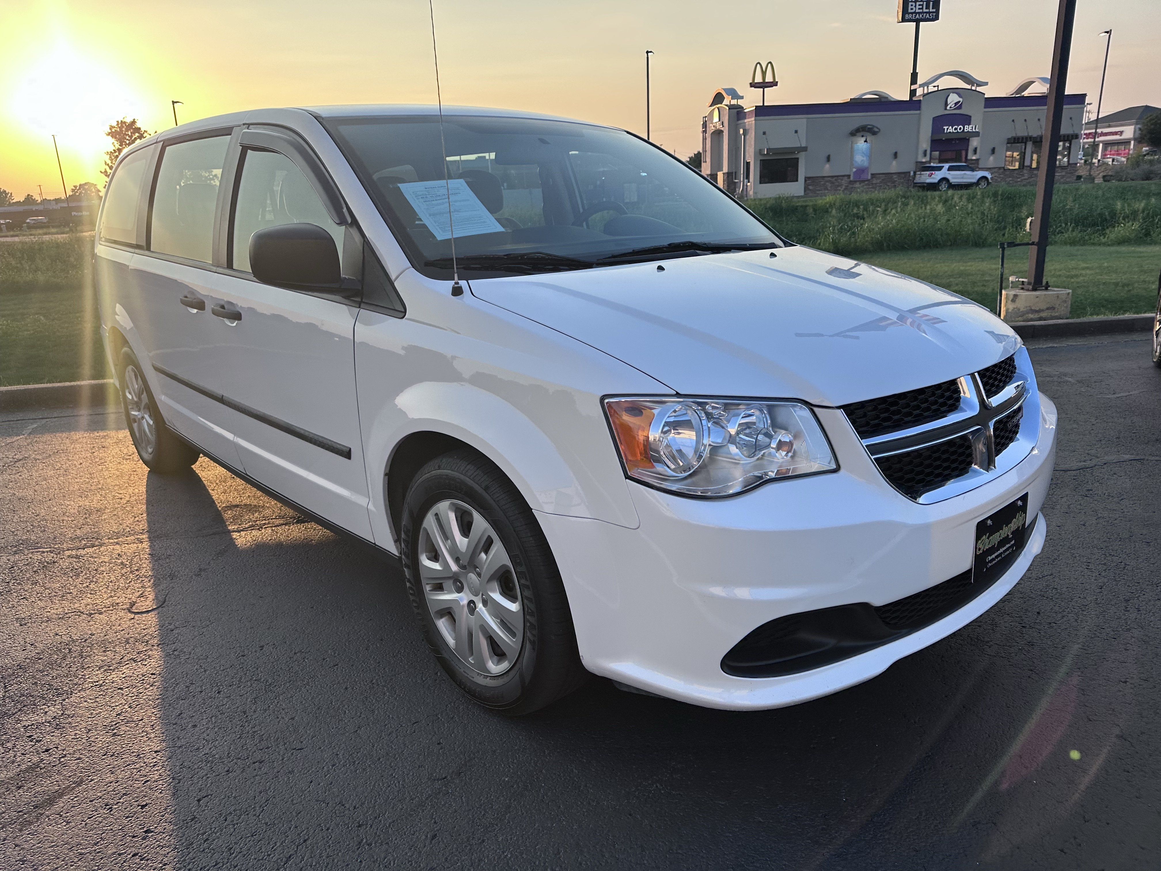 Used 2015 Dodge Grand Caravan American Value Package FWD image 2