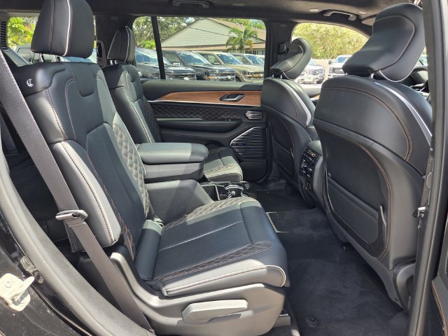 Used 2024 Jeep Grand Cherokee L Summit AWD/4WD image 18