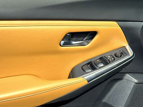 Used 2020 Nissan Sentra SV w/ SV Premium Package image 17