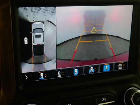 Used 2022 Chevrolet Silverado 1500 High Country w/ Technology Package image 33