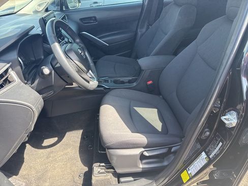 Used 2022 Toyota Corolla Cross LE w/ Moonroof Package FWD image 6